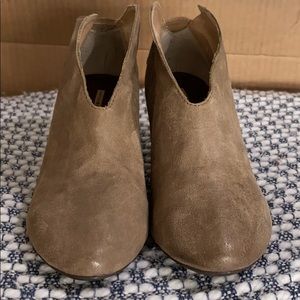 Max studio booties